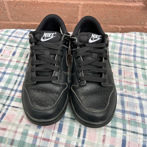 Nike Dunk Low Triple Black Golf
Size 4 Y - Picture 3 of 9